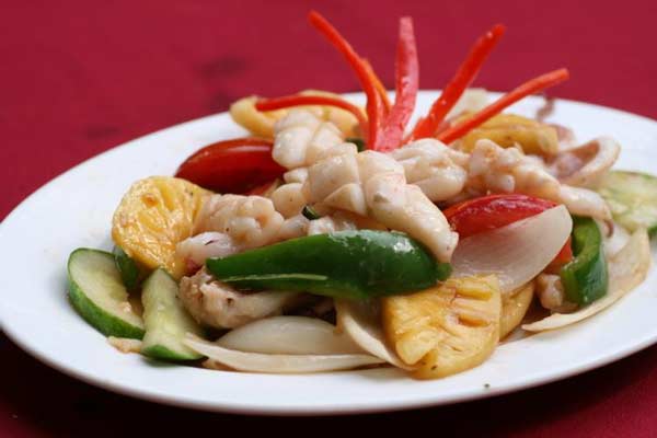 Mực một nắng xào chua ngọt dòn ngon hấp dẫn
